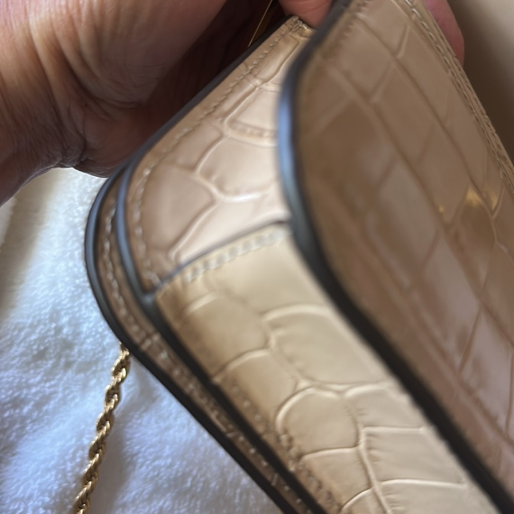 Tory Burch Beige Croc-Embossed Crossbody Bag with Gold Chain - Picture 13 of 15